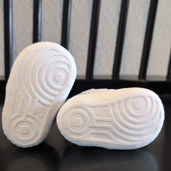 Nike Kids All-White Sneakers - Picture 7 of 13